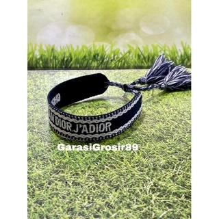 Detail Gelang Christian Dior Nomer 20