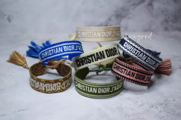 Detail Gelang Christian Dior Nomer 35