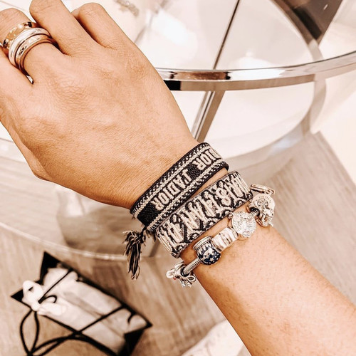 Detail Gelang Christian Dior Nomer 37