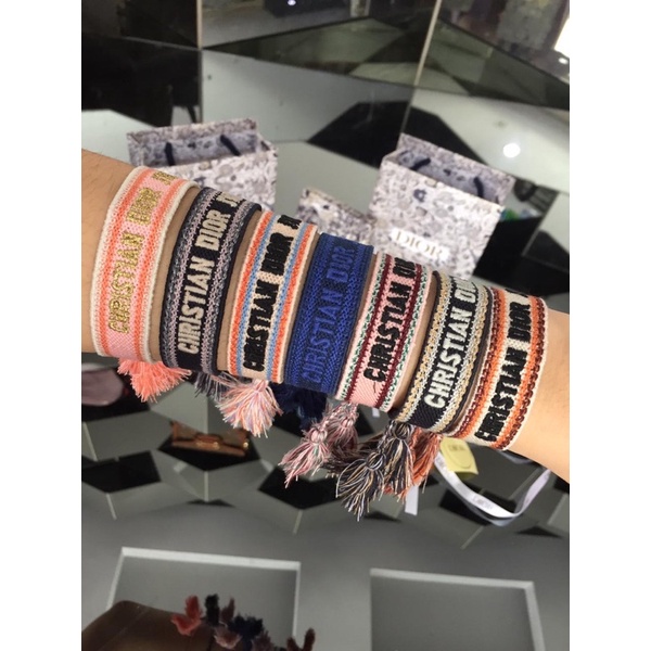 Detail Gelang Christian Dior Nomer 41
