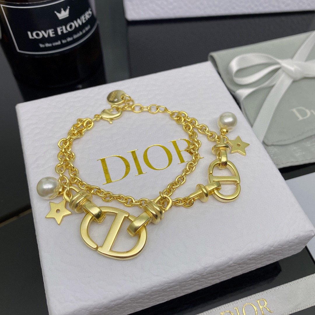 Detail Gelang Christian Dior Nomer 42