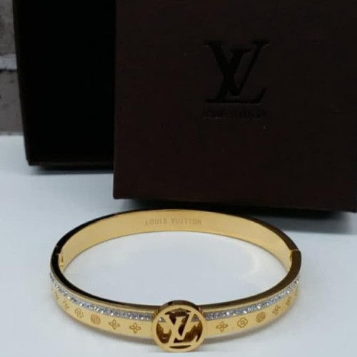 Detail Gelang Louis Vuitton Emas Nomer 3