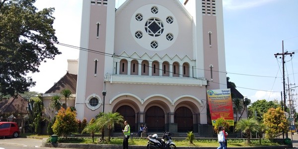 Detail Gereja Ijen Malang Nomer 31