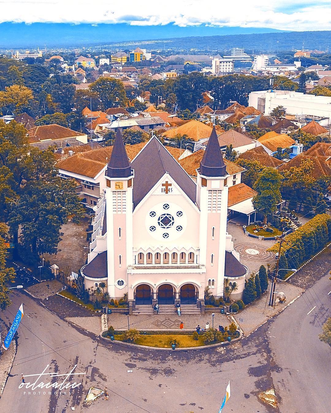 Detail Gereja Ijen Malang Nomer 35