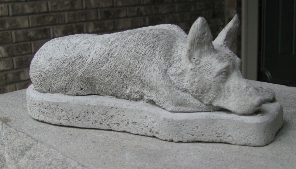 Detail German Shepherd Statue With Wings Nomer 30