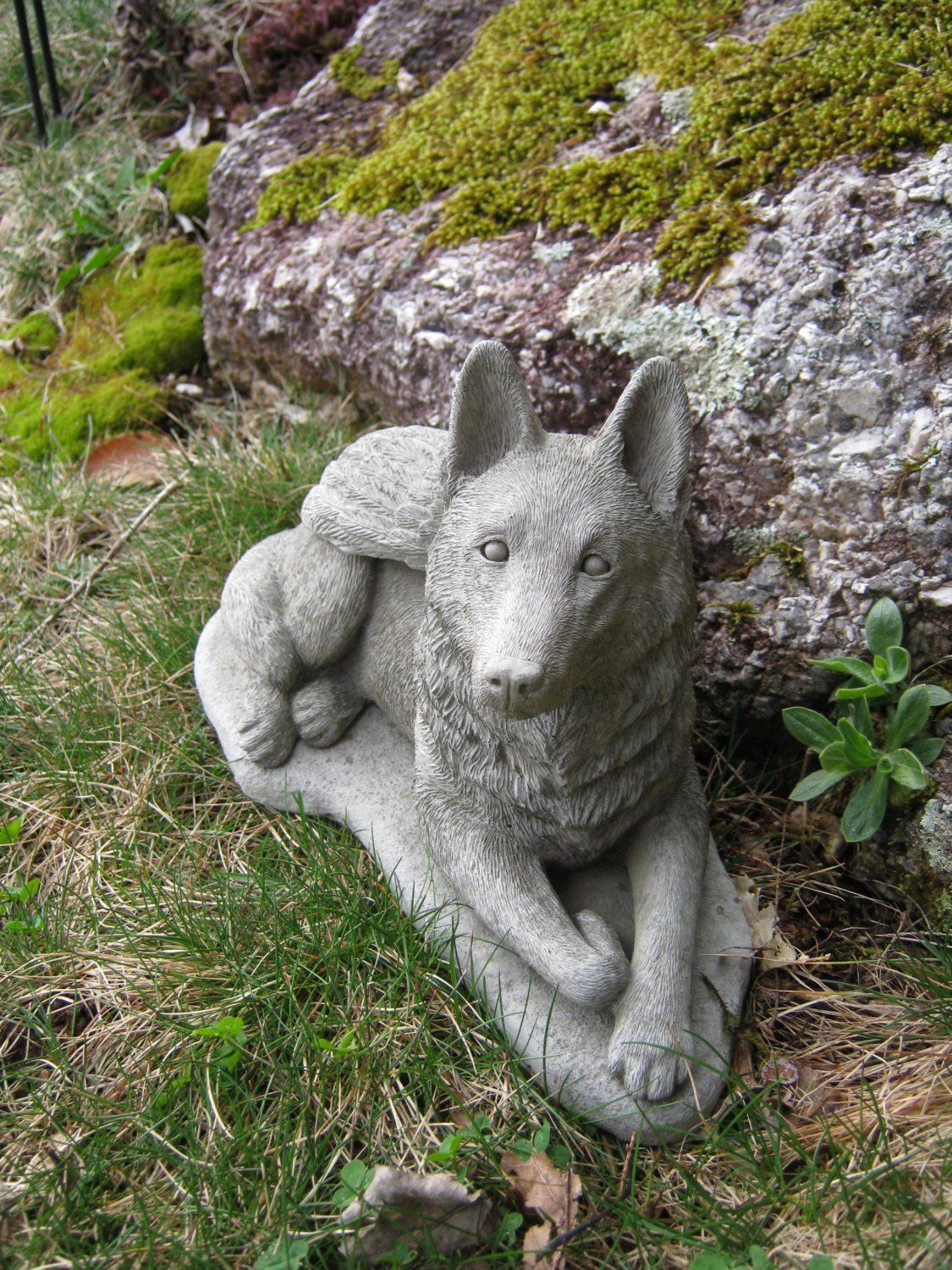 Detail German Shepherd Statue With Wings Nomer 7