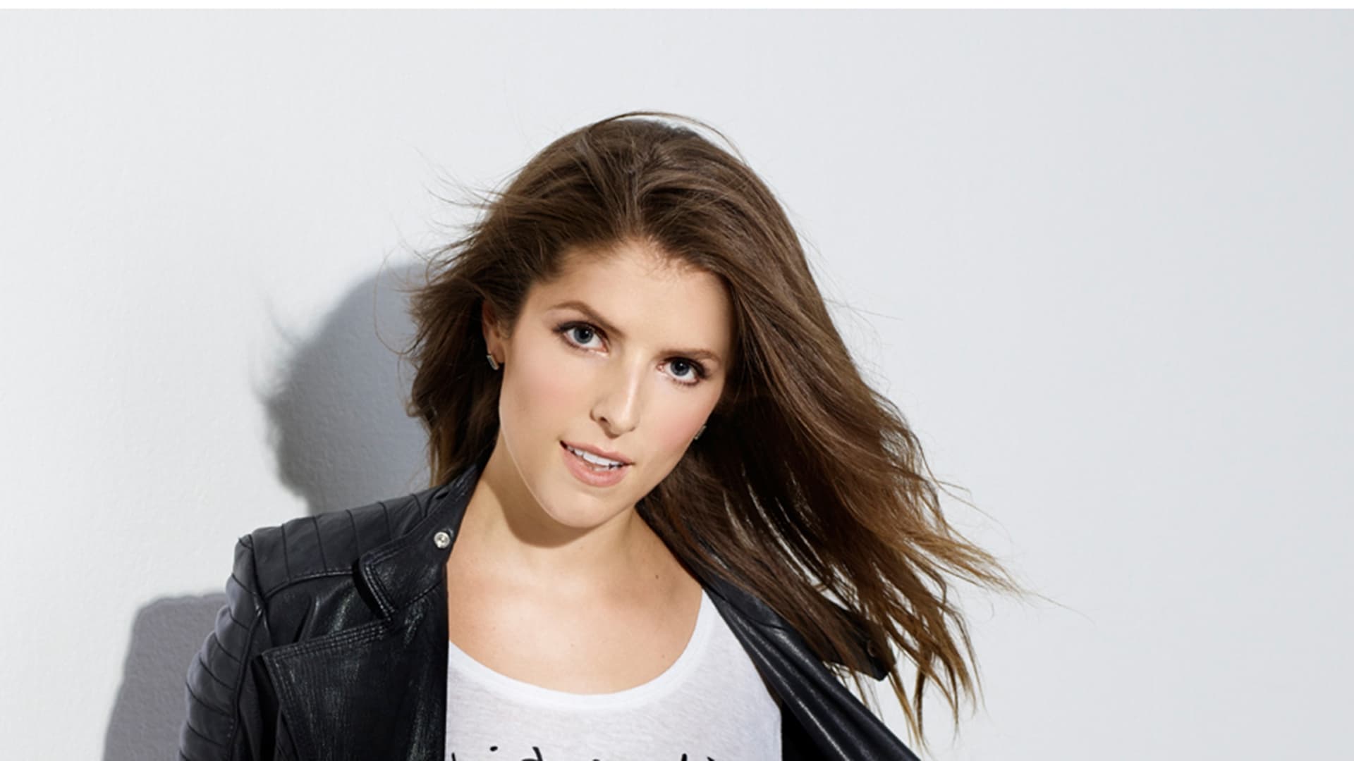 Detail Anna Kendrick Wallpaper Nomer 18