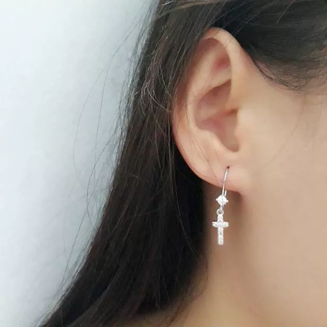 Detail Anting Salib Emas Nomer 17