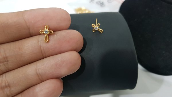 Detail Anting Salib Emas Nomer 20