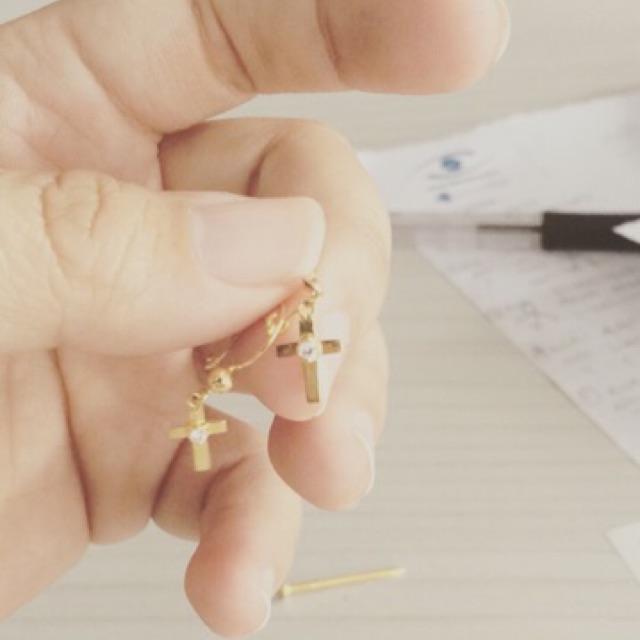 Detail Anting Salib Emas Nomer 52