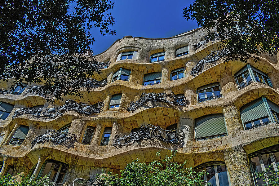 Detail Antoni Gaudi Casa Mila Nomer 31