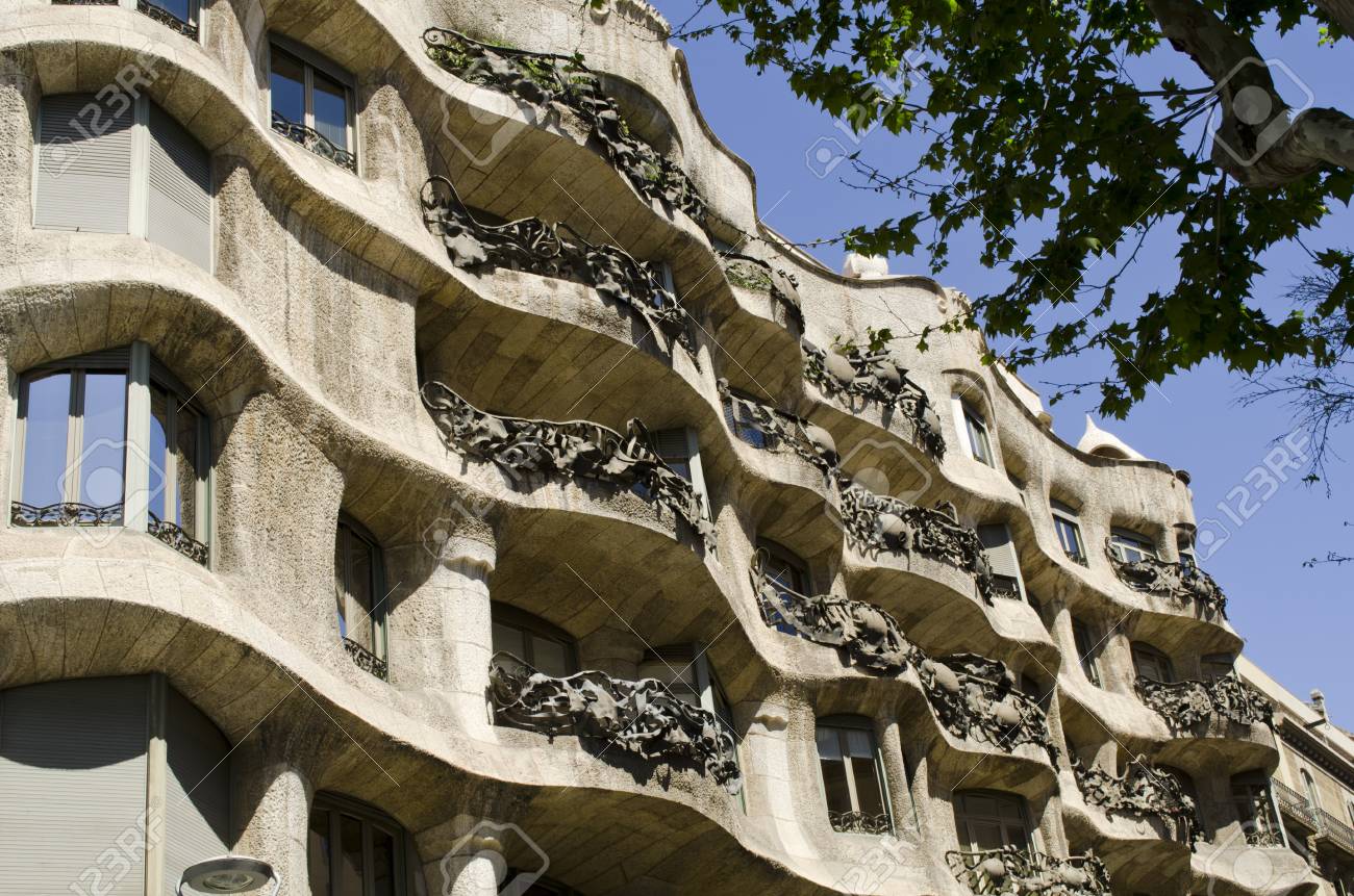 Detail Antoni Gaudi Casa Mila Nomer 47