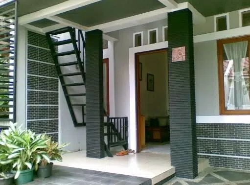 Detail Desain Dinding Depan Rumah Nomer 12