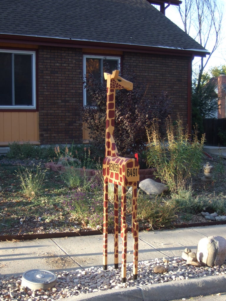 Giraffe Mailbox - KibrisPDR