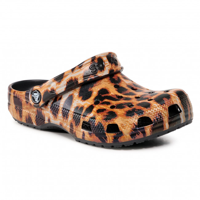 Detail Giraffe Print Crocs Nomer 11