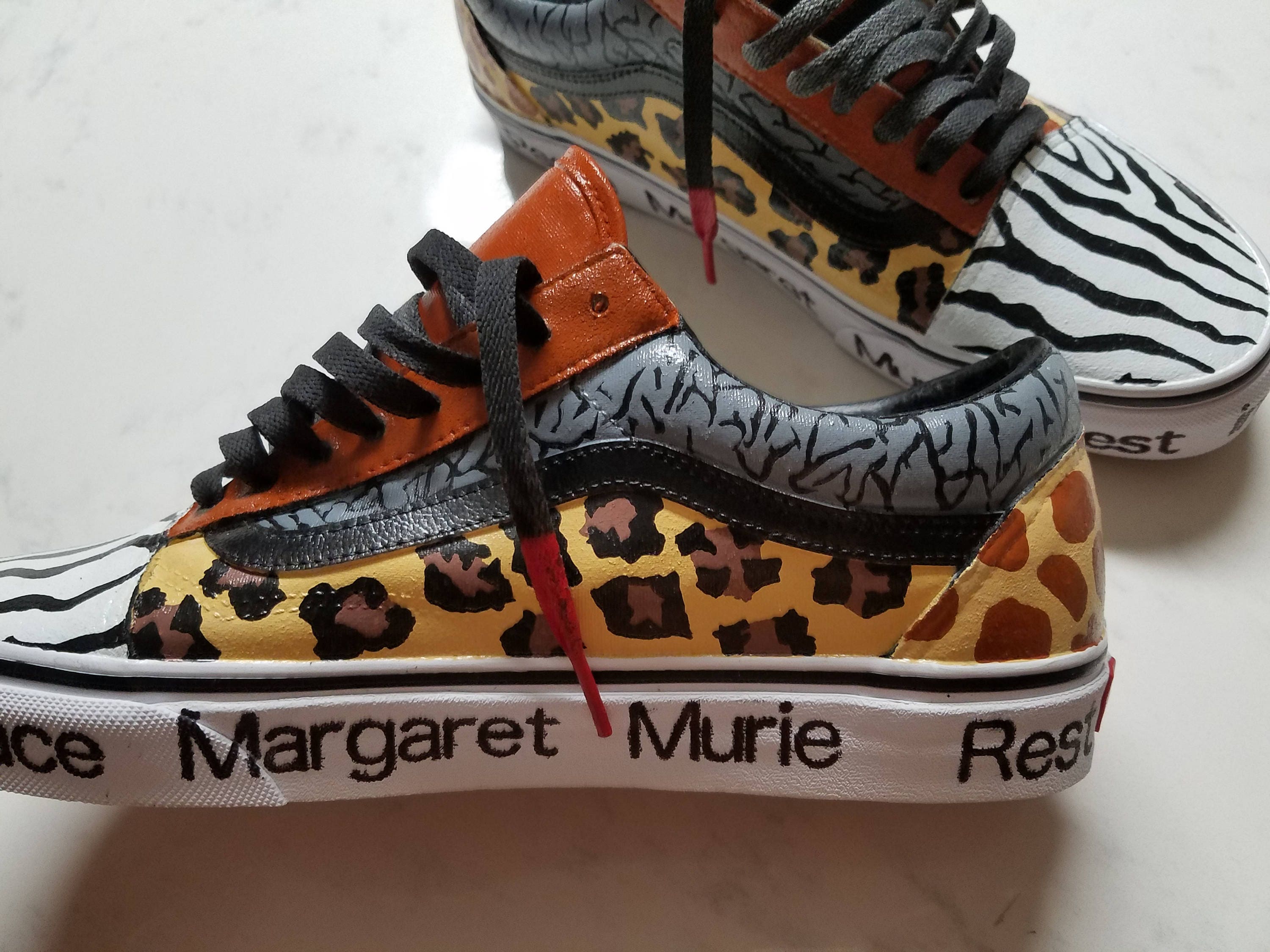 Detail Giraffe Print Vans Nomer 18