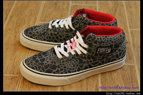 Detail Giraffe Print Vans Nomer 21