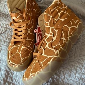 Detail Giraffe Print Vans Nomer 25