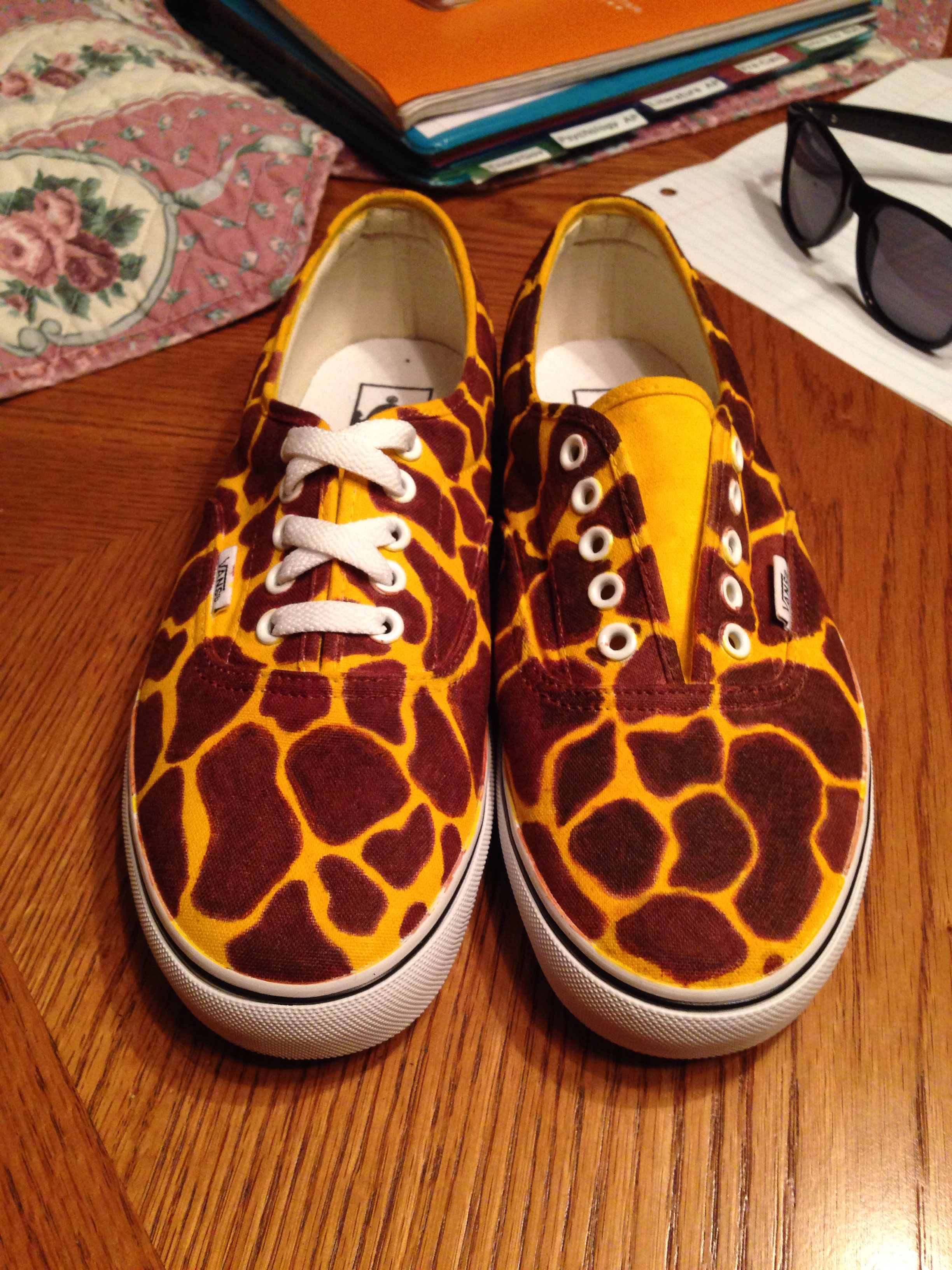 Detail Giraffe Print Vans Nomer 4