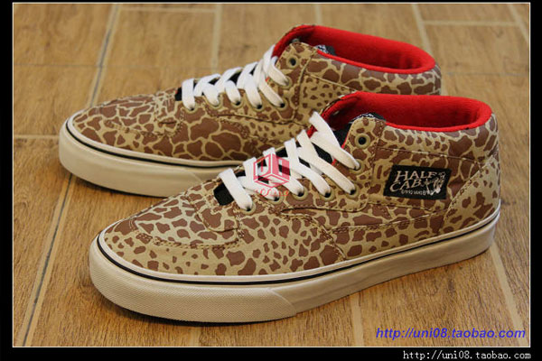 Detail Giraffe Print Vans Nomer 6