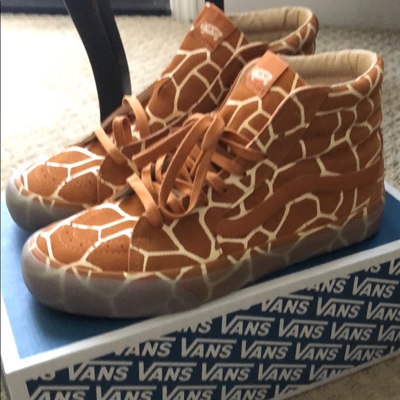 Detail Giraffe Print Vans Nomer 53