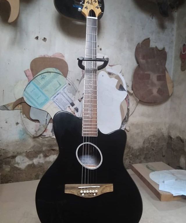 Detail Gitar Akustik Keren Nomer 40