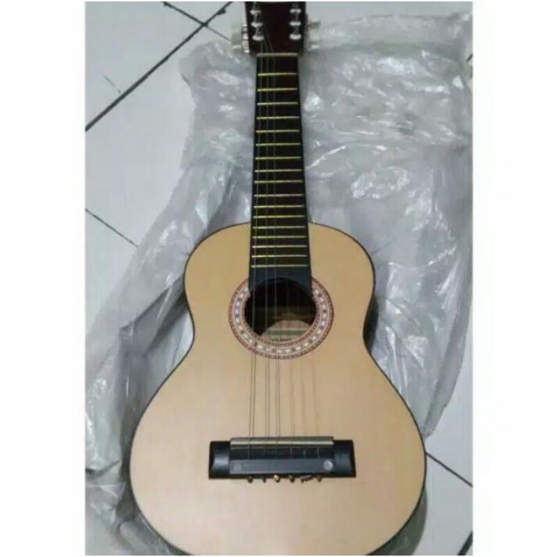 Detail Gitar Akustik Sedang Nomer 10