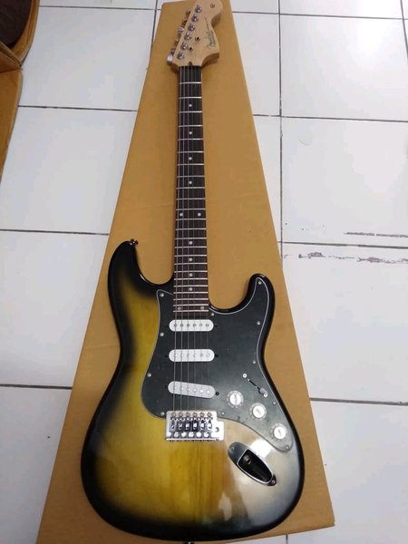 Detail Gitar Listrik Bekas Nomer 54