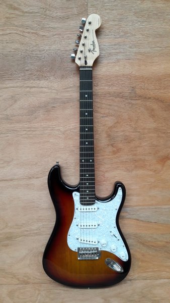 Detail Gitar Listrik Fender Nomer 12