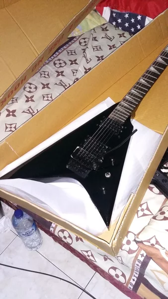 Detail Gitar Listrik Metal Nomer 14