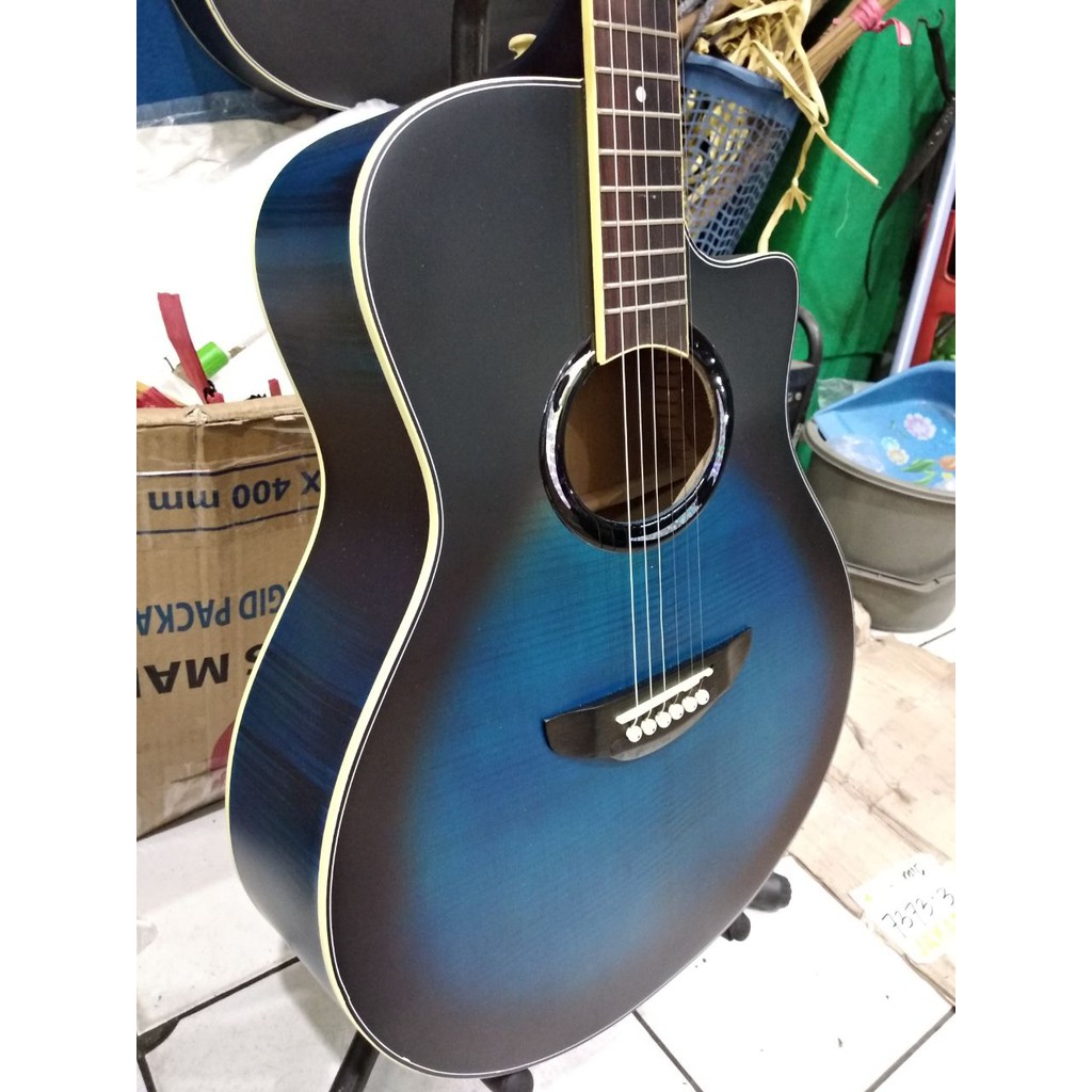 Detail Gitar Warna Biru Nomer 38