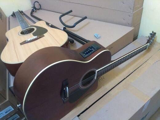 Detail Gitar Warna Coklat Nomer 9