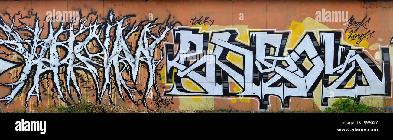 Detail A Graffiti Metal Nomer 2