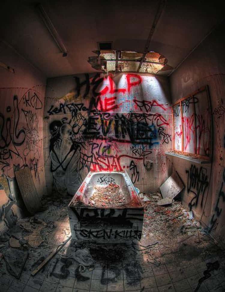Detail Abandoned Graffiti Nomer 14