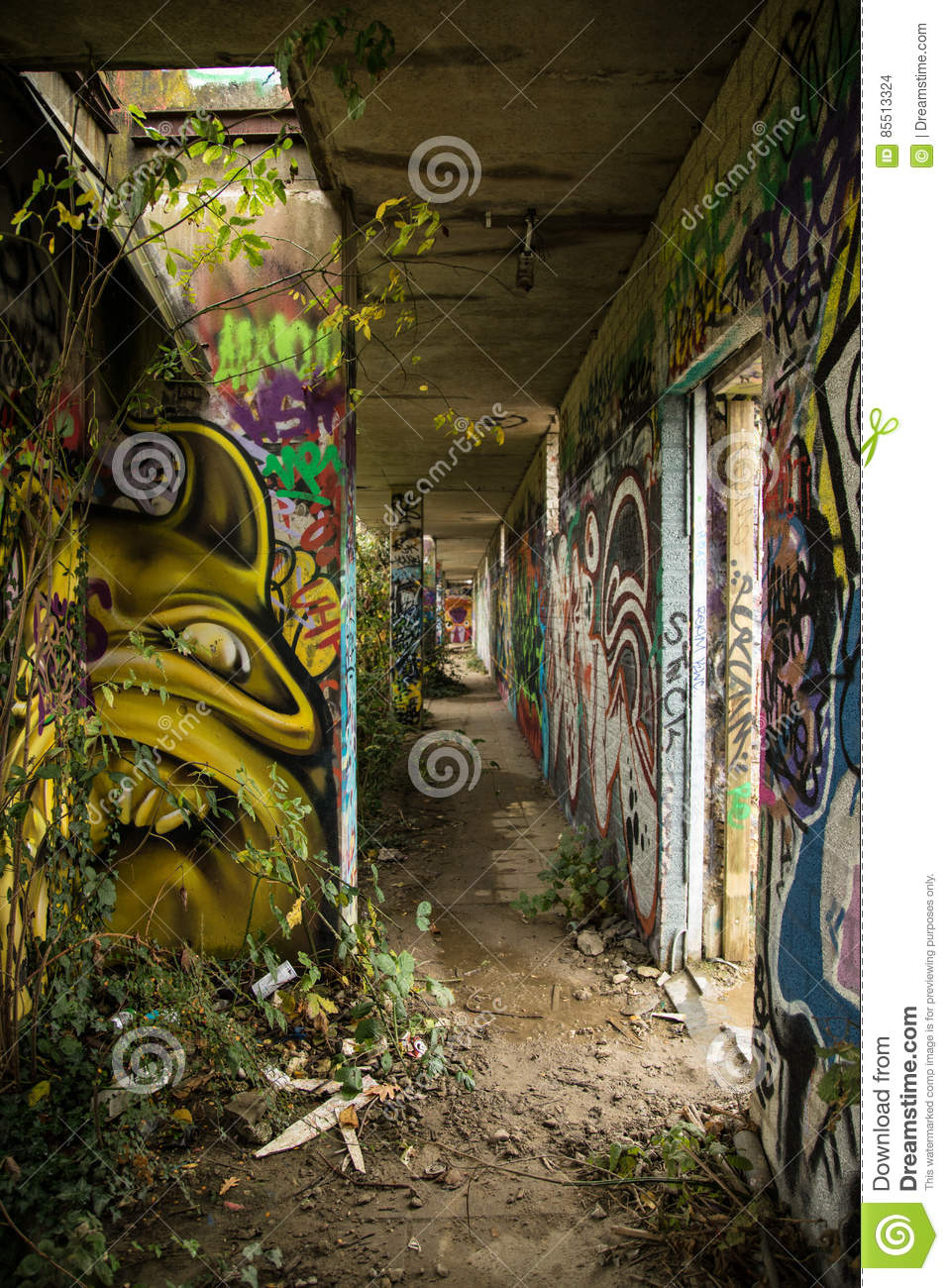 Detail Abandoned Graffiti Nomer 4