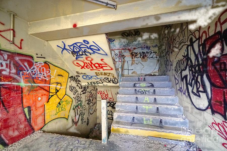 Detail Abandoned Graffiti Nomer 33