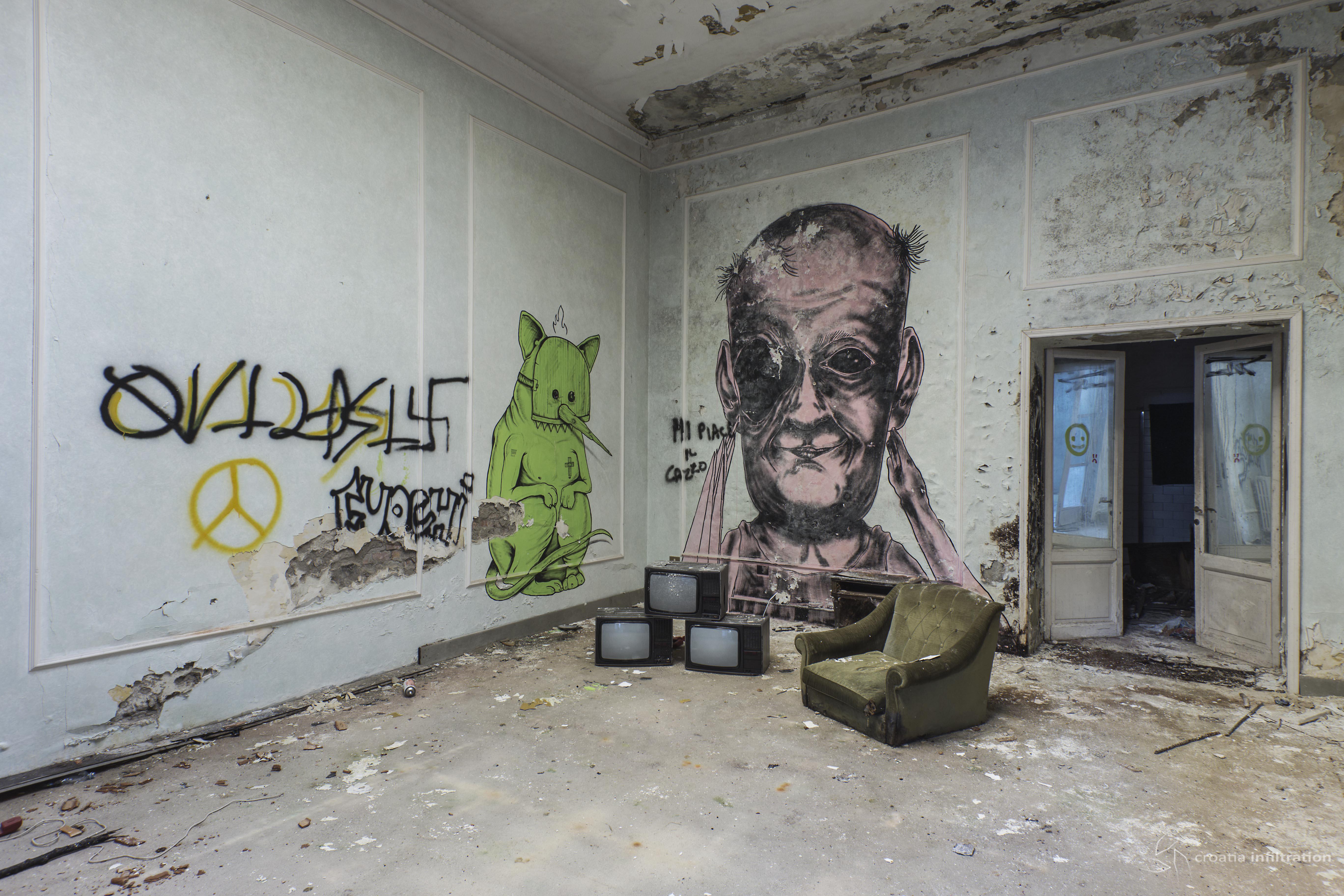 Detail Abandoned Graffiti Nomer 8