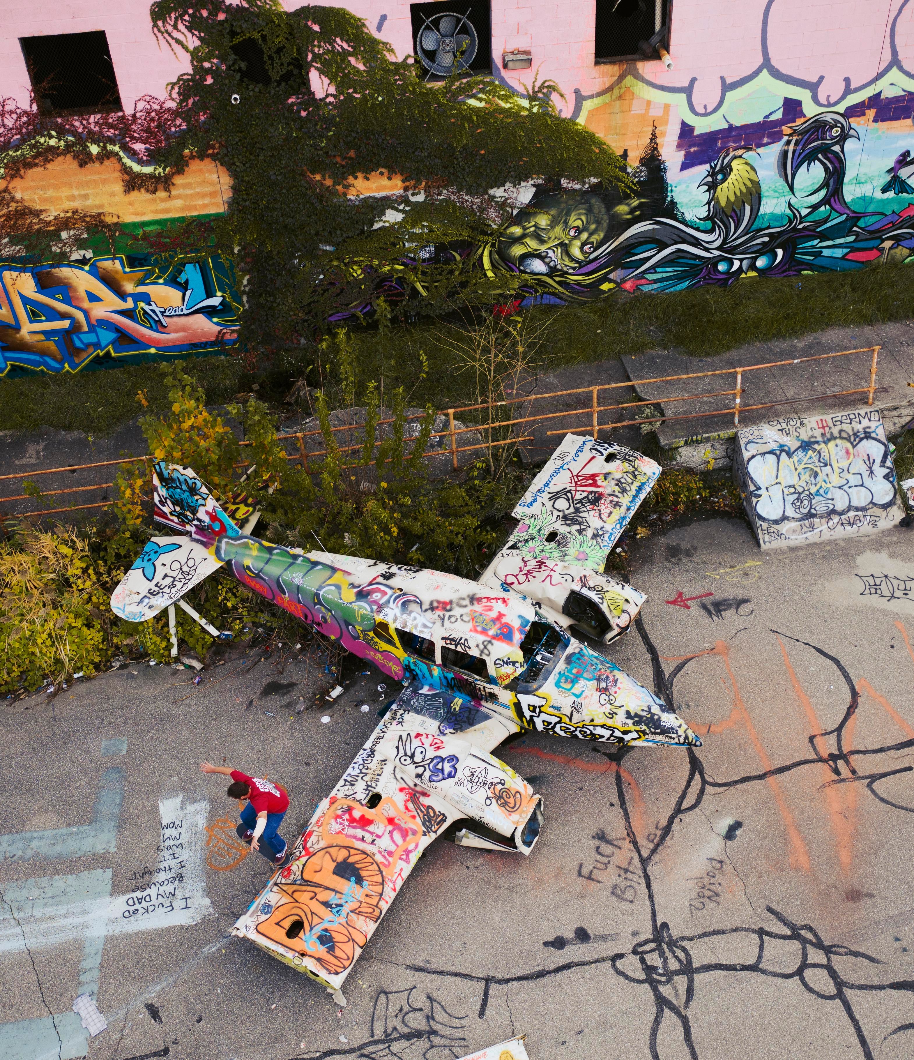 Detail Airplane Graffiti Nomer 30