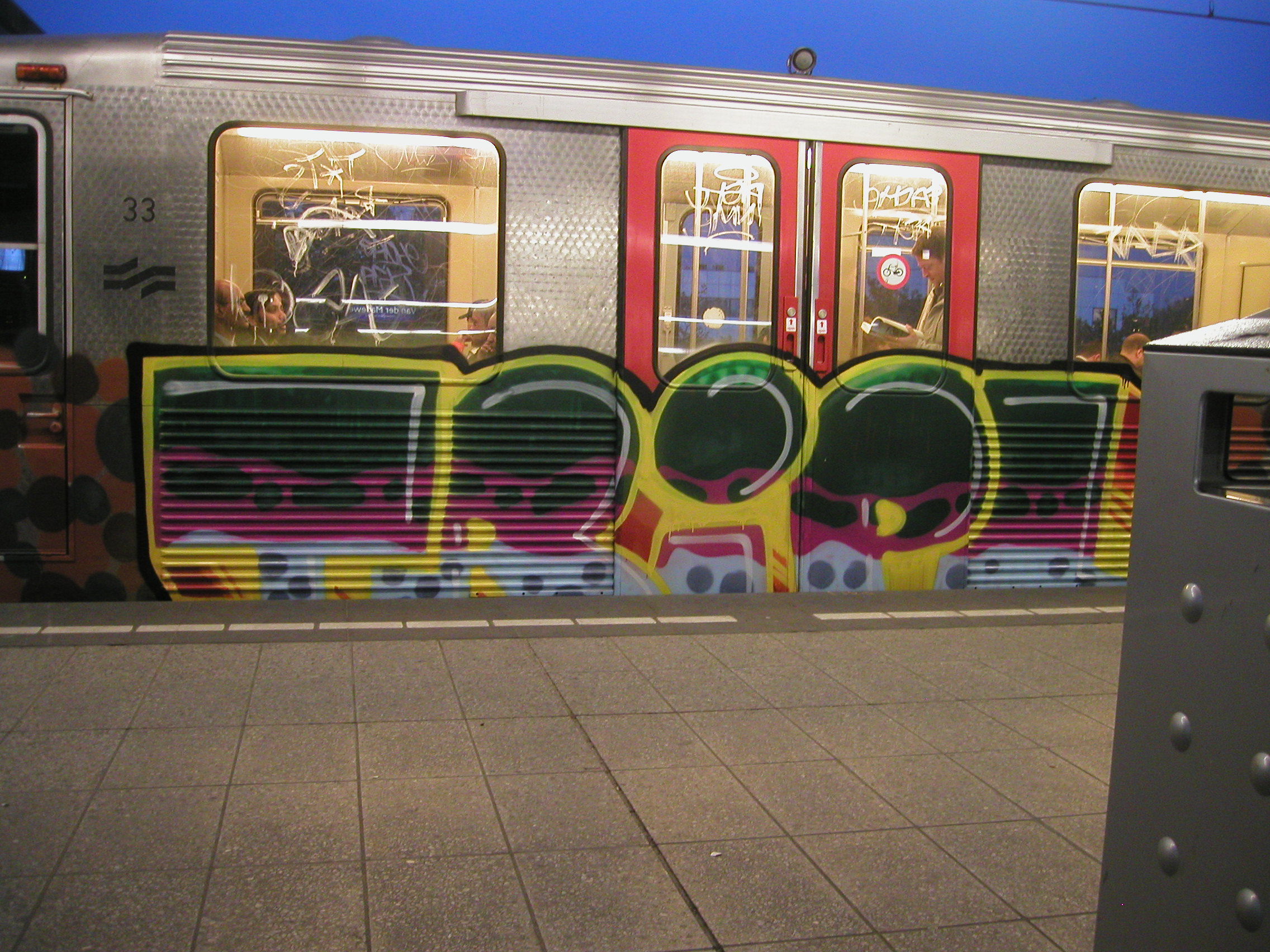 Detail Amsterdam Metro Graffiti Nomer 15
