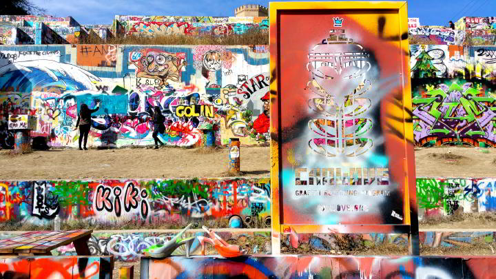 Detail Austin Graffiti Nomer 25