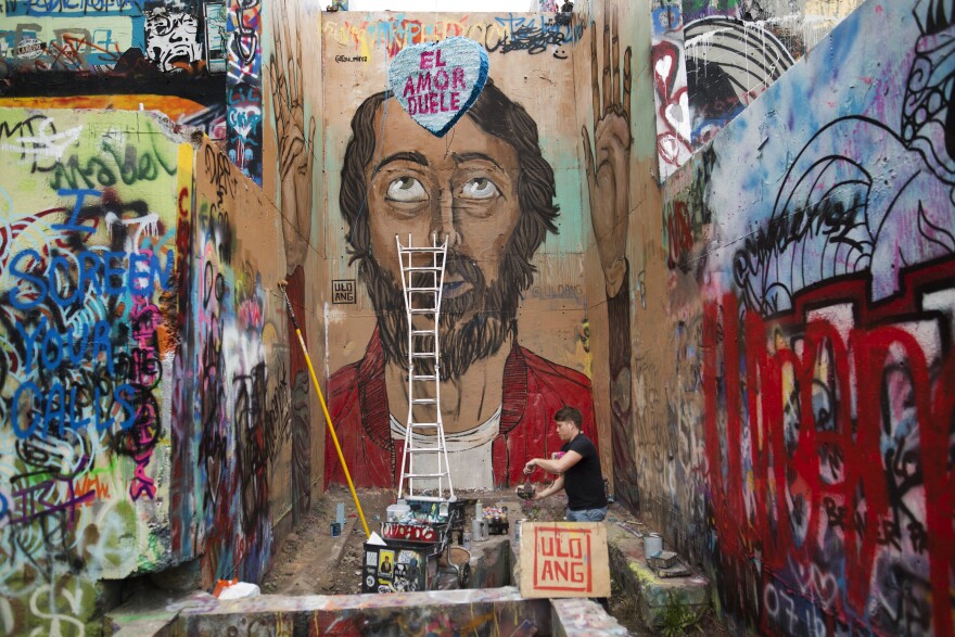 Detail Austin Graffiti Nomer 7