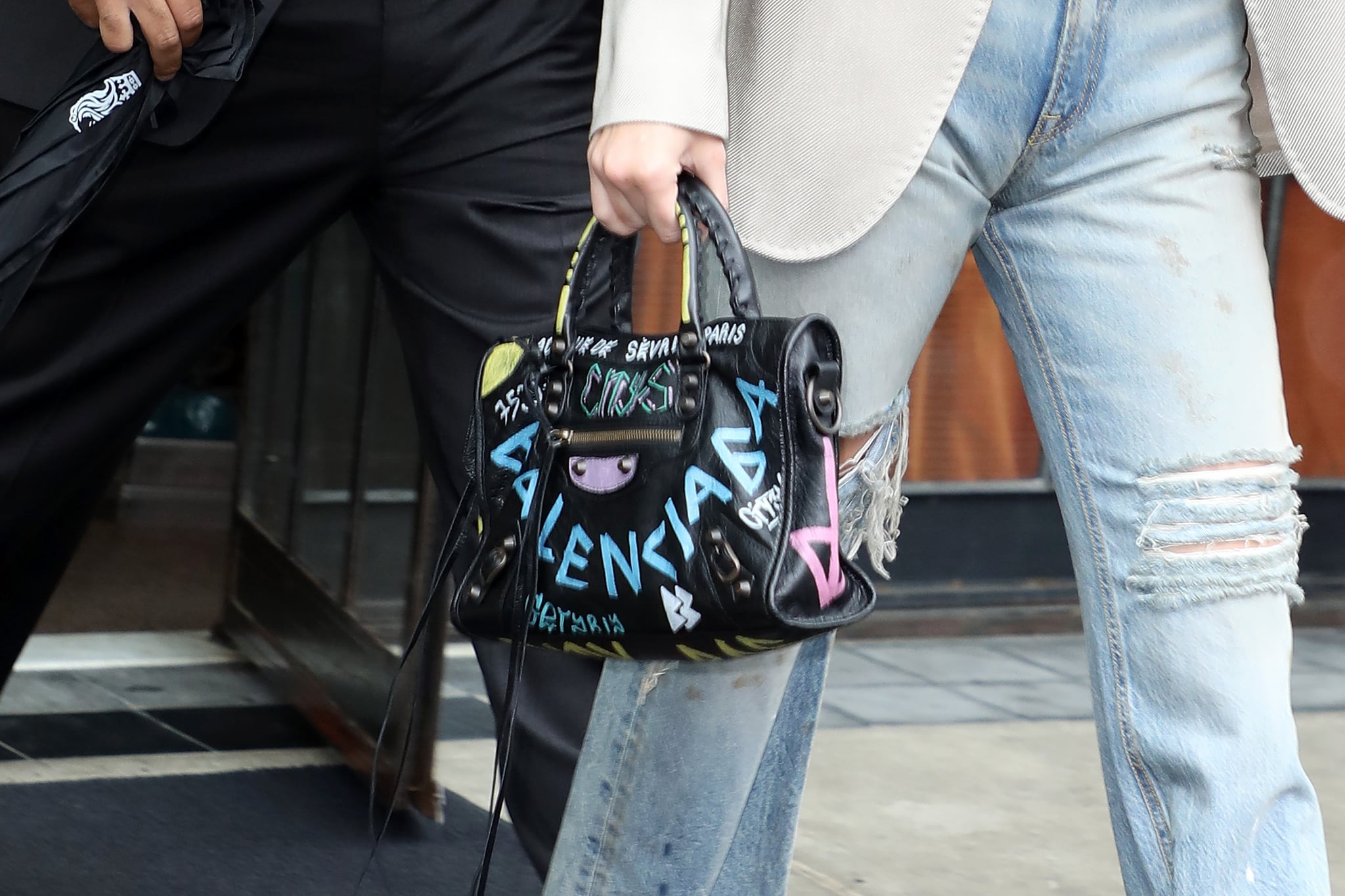 Detail Balenciaga Graffiti Bag Nomer 8