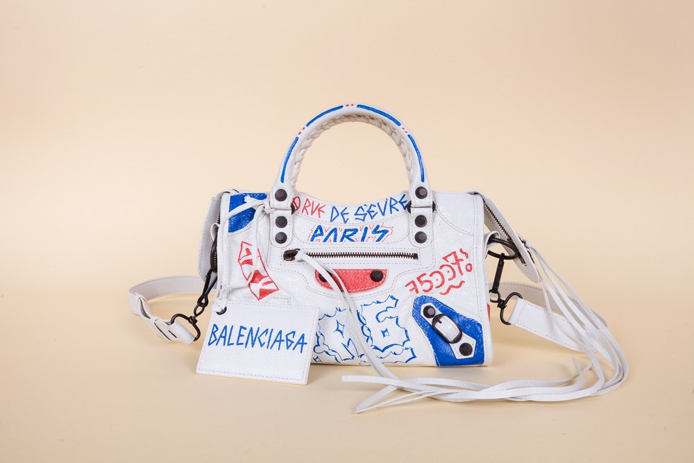 Detail Balenciaga Graffiti Bag White Nomer 36