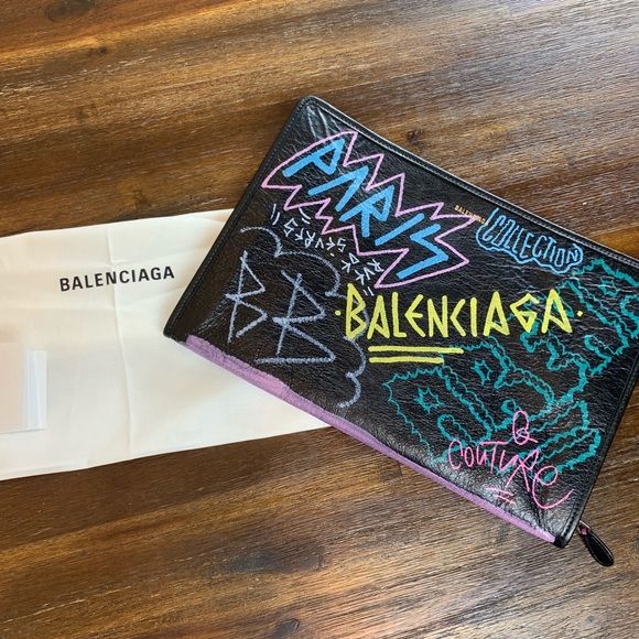 Detail Balenciaga Graffiti Clutch Nomer 4