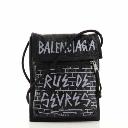 Detail Balenciaga Graffiti Pouch Bag Nomer 12