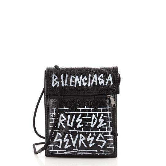 Detail Balenciaga Graffiti Pouch Bag Nomer 30