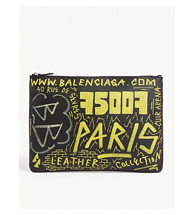 Detail Balenciaga Graffiti Pouch Bag Nomer 8