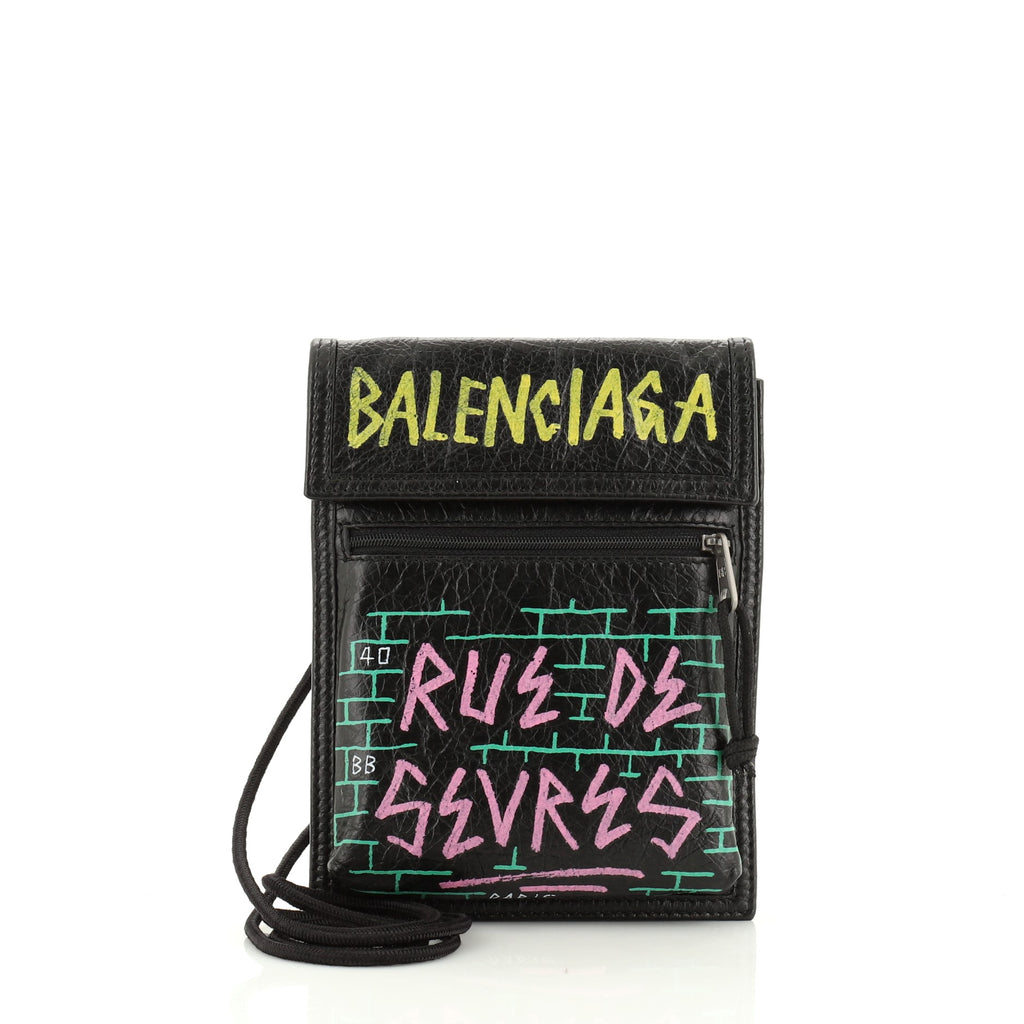 Detail Balenciaga Graffiti Pouch Bag Nomer 9