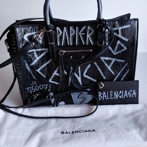 Detail Balenciaga Papier A6 Graffiti Nomer 22