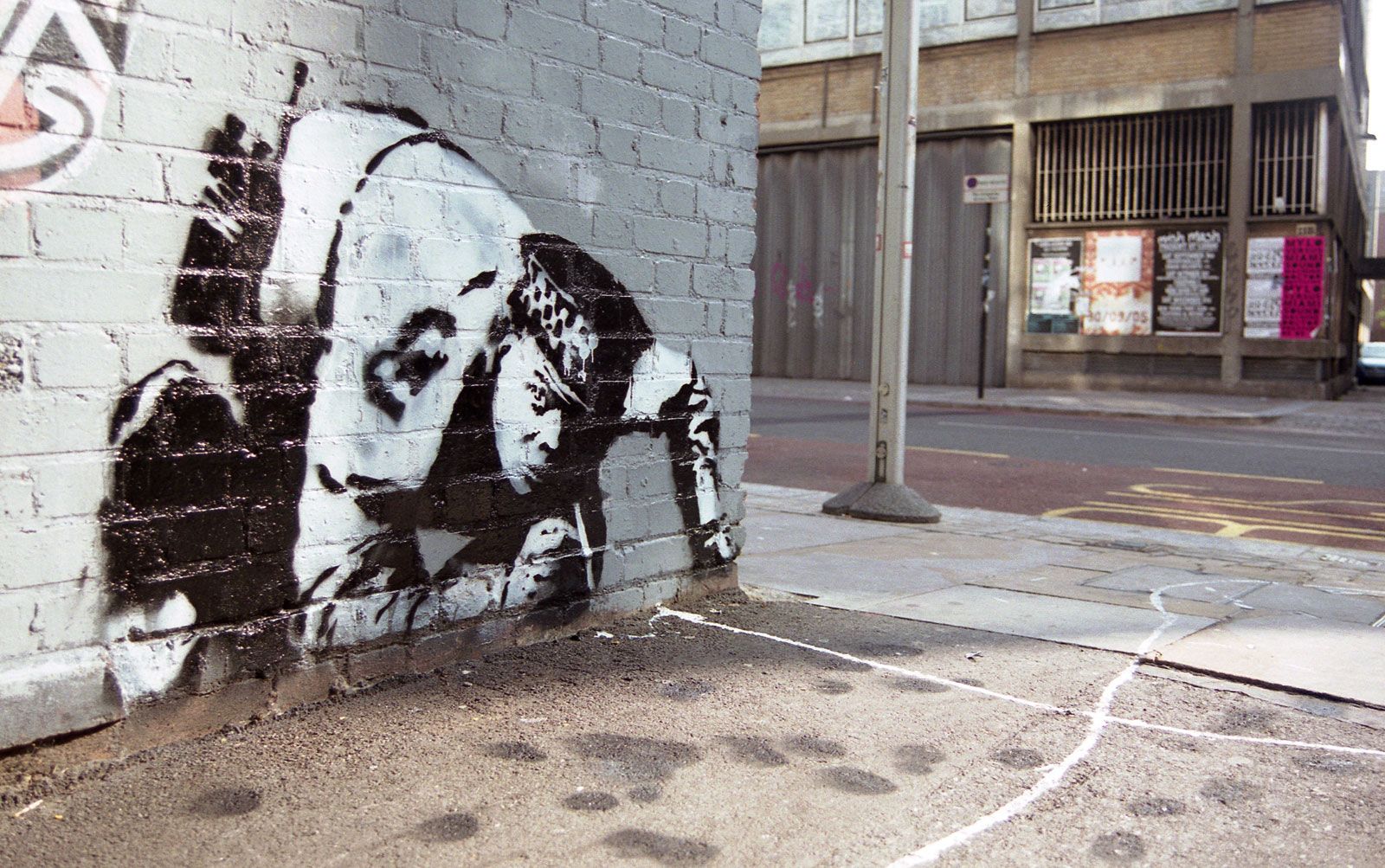 Detail Banksy Graffiti Nomer 27
